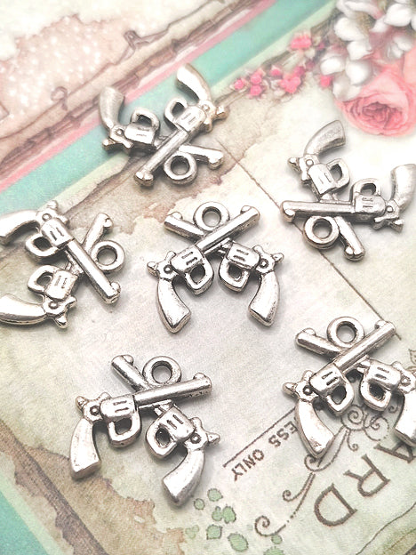 16x15mm Anhänger Metall Silber - Crossed Pistols