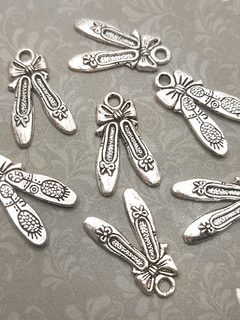 13x21mm Anhänger Metall Silber - Ballet Shoes