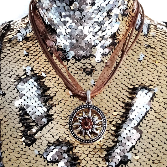 II I XXII - VI Braune Halskette (43,5-49cm)